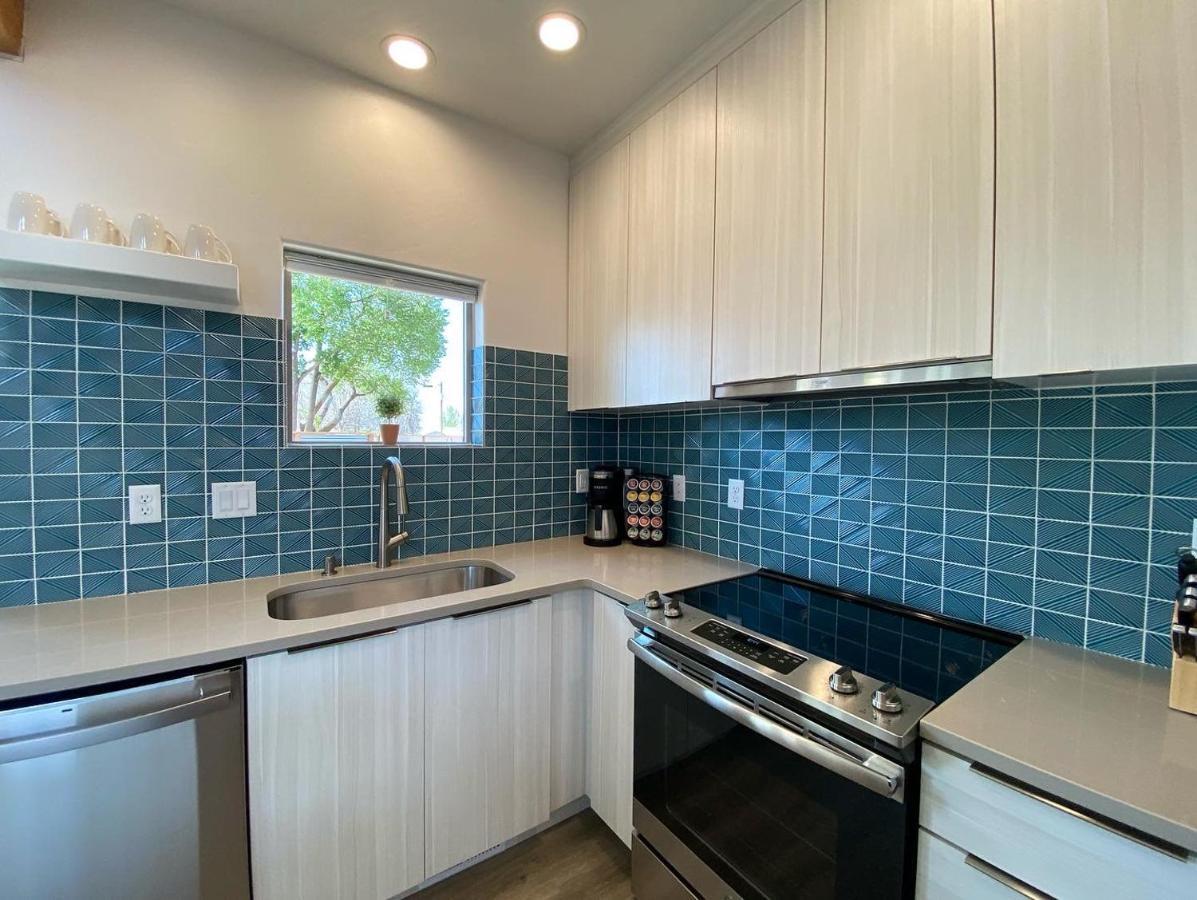 Timber & Tin D 2Bed 2Bath W Pool & Rooftop Deck 커내브 외부 사진