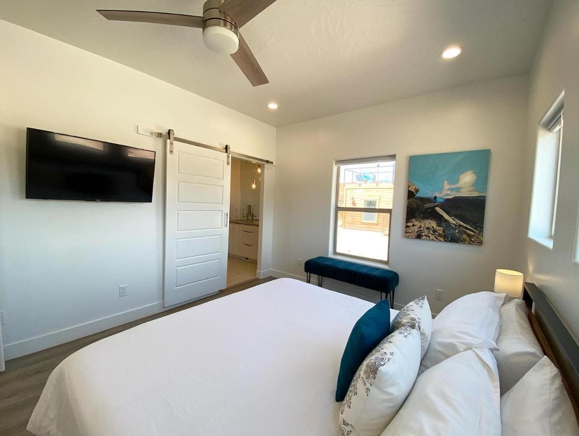 Timber & Tin D 2Bed 2Bath W Pool & Rooftop Deck 커내브 외부 사진